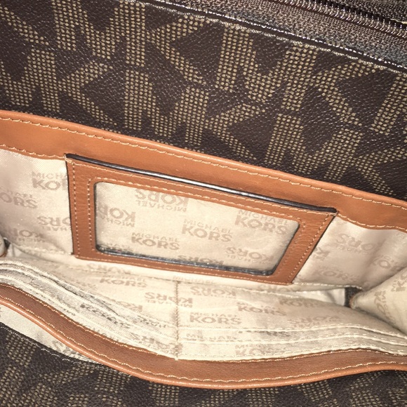 Authentic Michael Kors crossbody - Picture 4 of 5